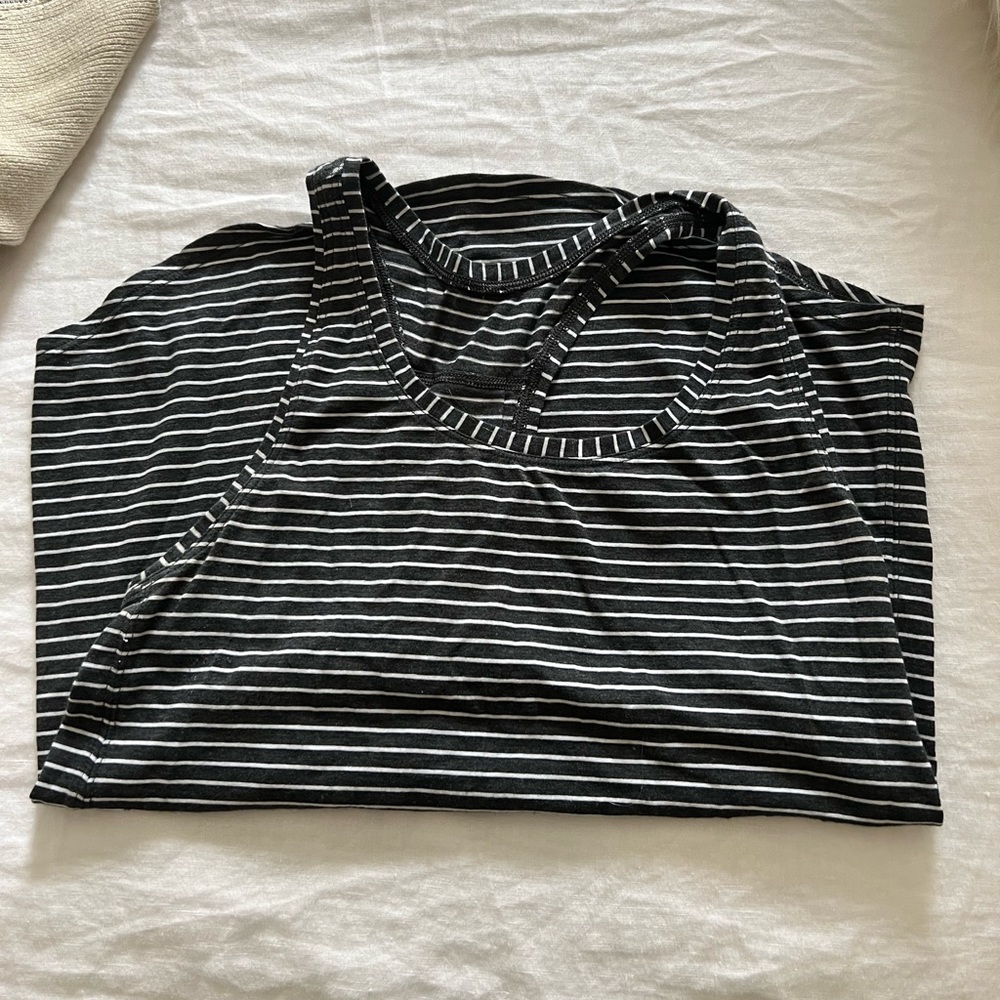 Lululemon tank!